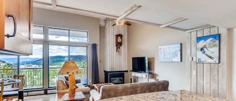 TV, fireplace