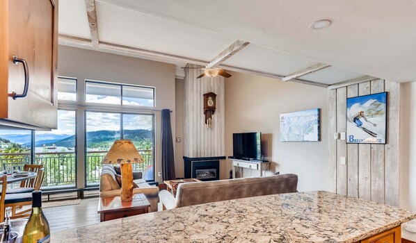TV, fireplace