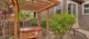 Vantage Point - Gå til Old Mill and River. Boblebad. Nye og oppdaterte, nydelige uterom!