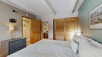 2 bedrooms, internet, bed sheets
