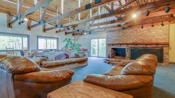 TV, fireplace, DVD player, books