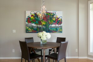 Dining - Walk to the beach in moments! (Kelowna)