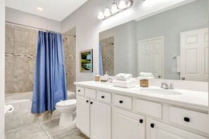 Towels - 5 bed with spa and games room (Davenport)