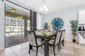 Dining - 5 bed with spa and games room (Davenport)