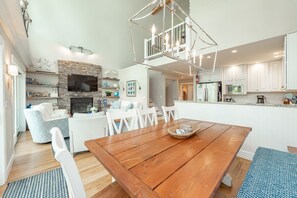 Dining - Charming Dog-Friendly Lakefront Chalet w/Dock & HT (Swanton)