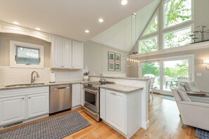 Fridge, microwave, oven, stovetop - Charming Dog-Friendly Lakefront Chalet w/Dock & HT (Swanton)