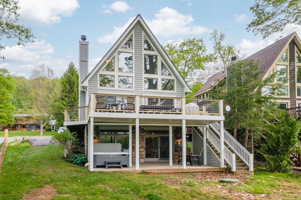 Exterior - Charming Dog-Friendly Lakefront Chalet w/Dock & HT (Swanton)