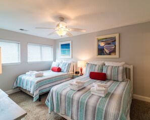 2 slaapkamers, een strijkplank/strijkijzer, reisbedje, gratis wifi