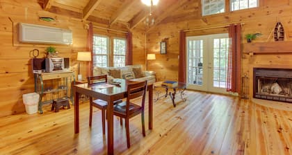 Cozy dog-friendly cabine w / bain à remous privé, bain à remous et une grande moustiquaire pont