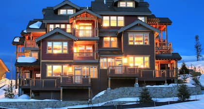 Cozens Pointe I-302 | PET-FRIENDLY! | Perfect Views From Private Deck