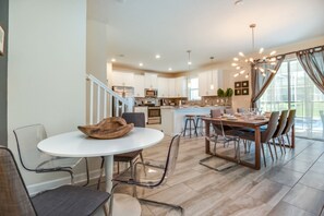 Dining - EV_9022 - 6 Bed 5 Bath Villa with Screened-In Private Pool with Spillover Spa (Davenport)