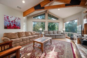 TV, fireplace, DVD player, ping pong