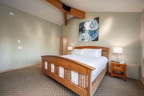4 chambres, fer et planche à repasser, lit de bébé portatif