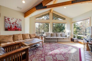 TV, fireplace, DVD player, ping pong