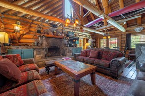 Flat-screen TV, fireplace, Netflix, DVD player