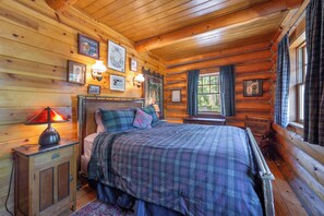 4 bedrooms, desk, free WiFi, bed sheets