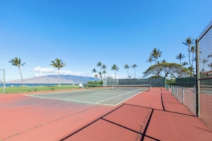 Sport court - Stunning views from condo suite featuring private lanai deck (Kihei)