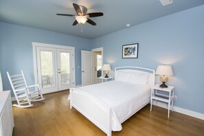 3 bedrooms, Internet, bed sheets, wheelchair access - Mockingbird Cottage - Adorable! 1 mile from beach! Santa Rosa beach (Santa Rosa Beach)