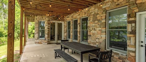 تناول الطعام بالخارج