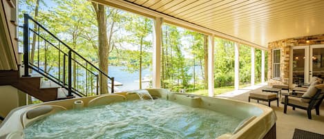 Indoor spa tub