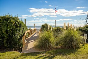 Property grounds - PANORAMIC VIEWS OF OCEAN & POOL (Pine Knoll Shores)