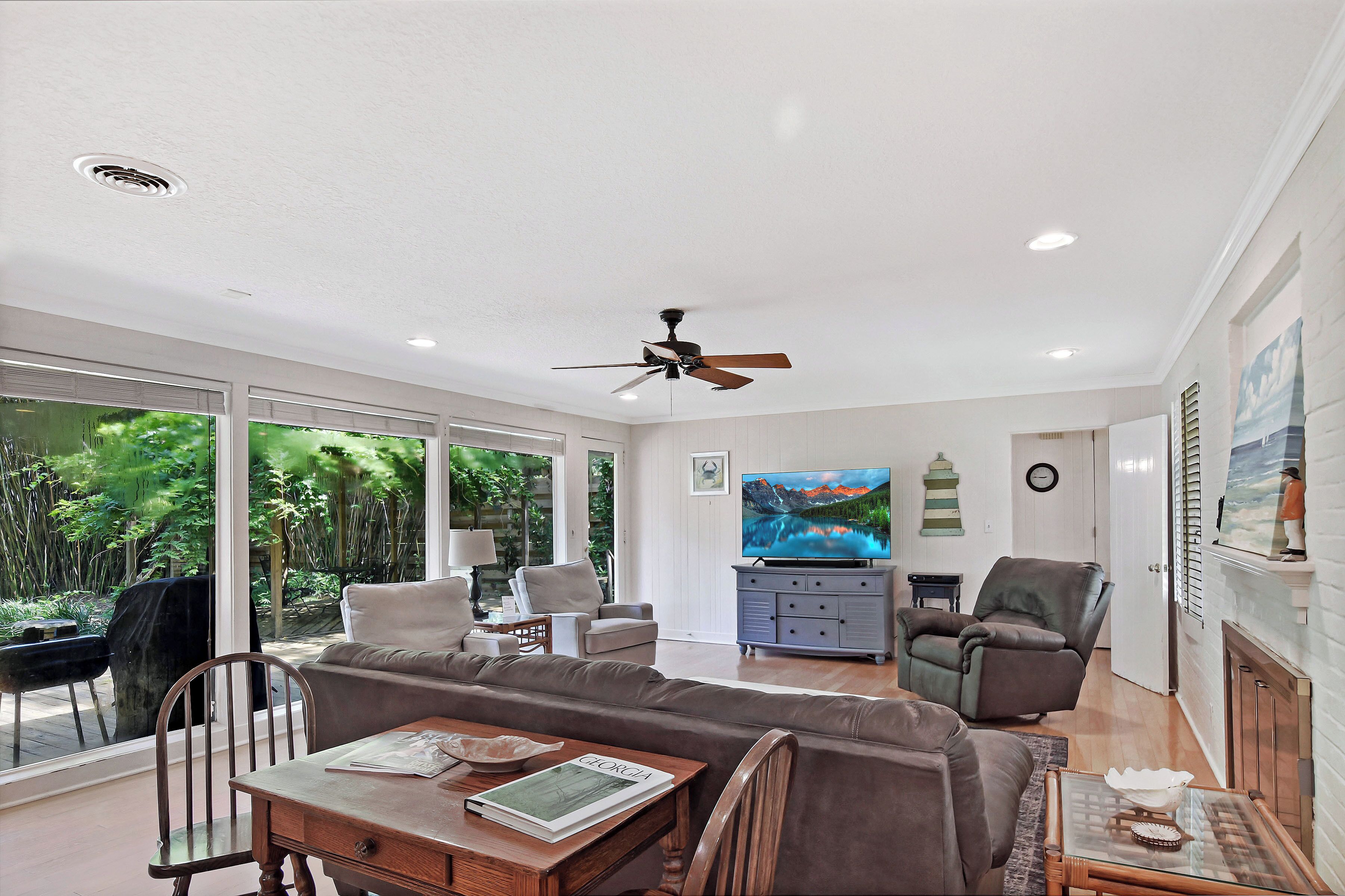 Original beach cottage! 3 bed/2 bath - Pup Friendly in the Village