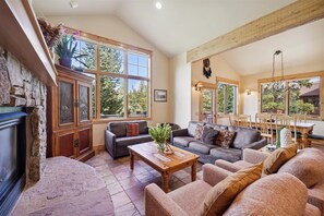 Flachbildfernseher, Kamin