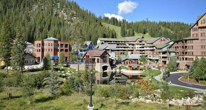 ♥ Love to Ski | Walk to Village & Slopes | Fraser Crossing 3131 | Grill & Chill Outside