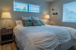 6 bedrooms, WiFi - Hidden Hills--Luxury Wine Country Home with Pool, Spa and Bocce Court! (Templeton)