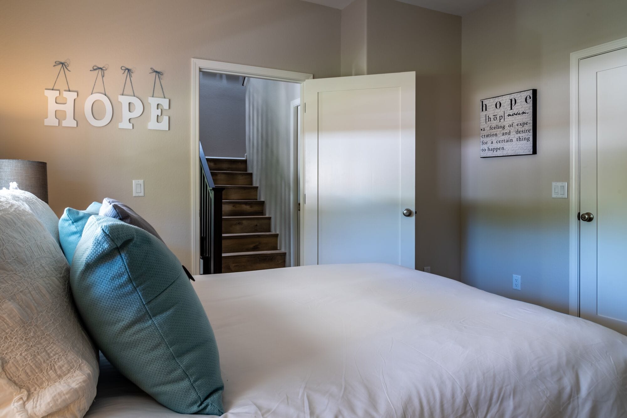 7 bedrooms, desk, iron/ironing board, travel cot