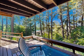 Terrace/patio - Lake-view home with private beach access, pool, hot tub & sauna (Whitefish)