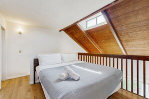 Iron/ironing board, Internet, bed sheets