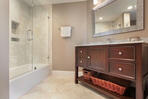 Douche, serviettes fournies