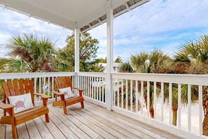 Terrace/patio - Spacious Home w/ Private Pool, dog-friendly, 2 Blocks to Beach (Santa Rosa Beach)