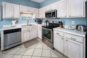 Frigorífic, microones, forn i placa de cuina 