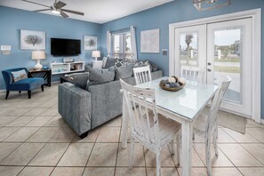 Smart TV, offices - Sunset Cottages 5A/🐶Pet Friendly/🏖️Beach Service (Fort Walton Beach)