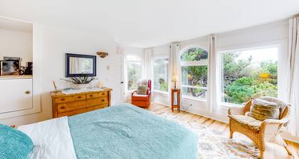 Dog-Friendly Getaway with Outdoor Firepit & Balcony - Steps from Beach Access