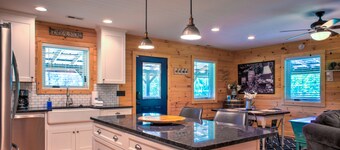 Dillingham Dacha | Country Charm, Patio & Deck + Biltmore Pass