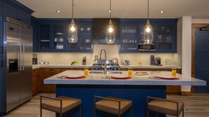 冰箱、微波炉、烤箱、炉灶