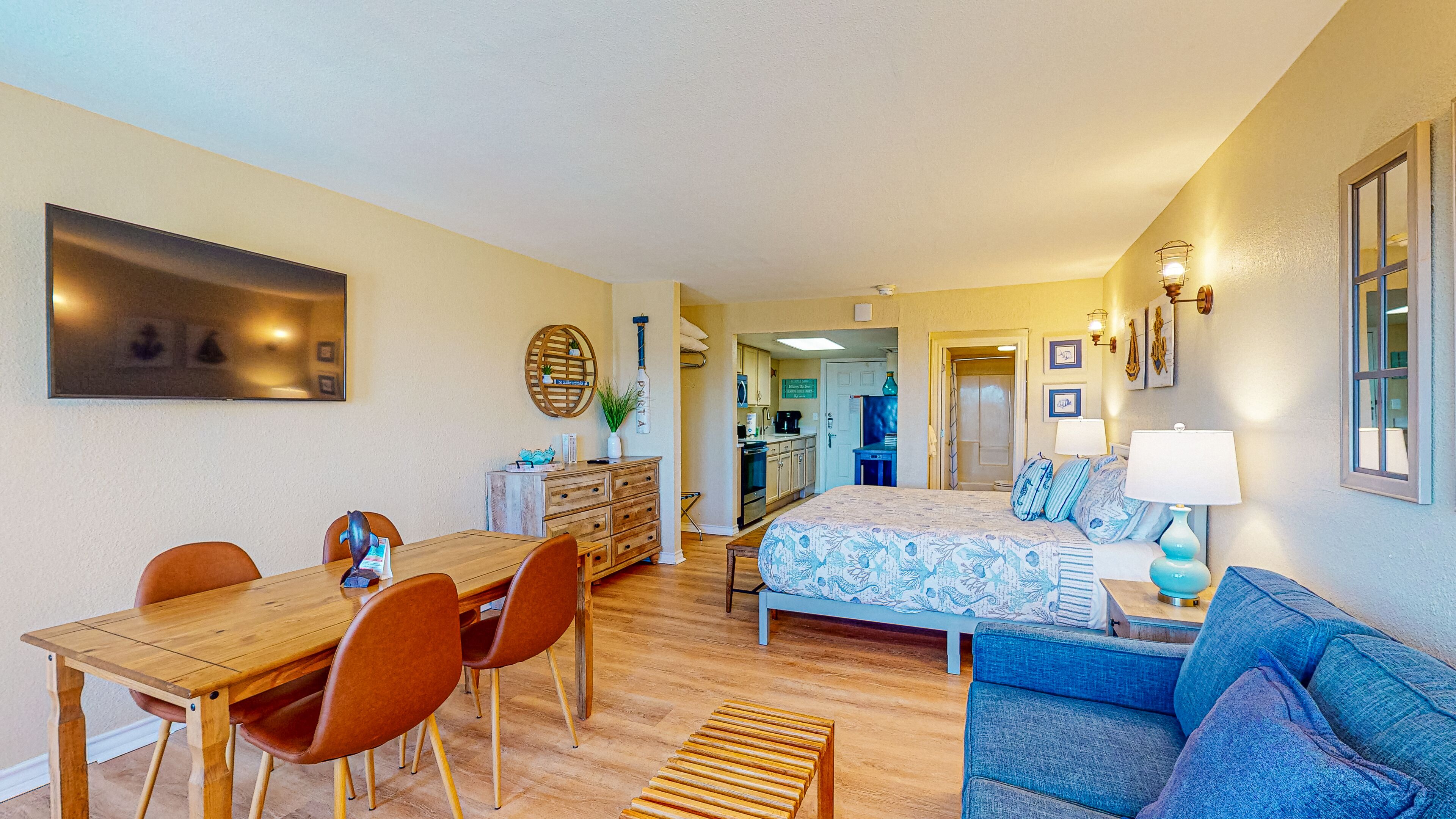 SB132  Efficiency Condo in Town, Near Beach, Shared Pool and Hot Tub!