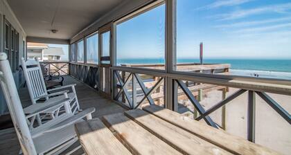 McInnes 764 "Vagabond" Casa frente al mar en el extremo sur de Pawleys con muelle