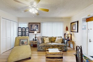 Fernseher, DVD-Player, Stereoanlage