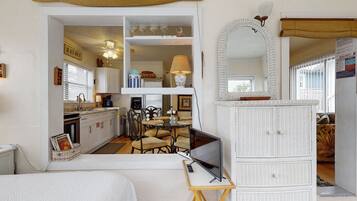 1 bedroom, iron/ironing board, internet, bed sheets