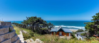 Dog-Friendly Studio Condo with Ocean Views, WiFi, Close to Everything