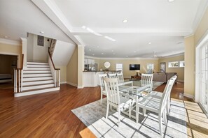 Interior - 4 Sandy Beach, 3rd Row, Pool, Beach, Dogs OK, Free Golf (Hilton Head Island)