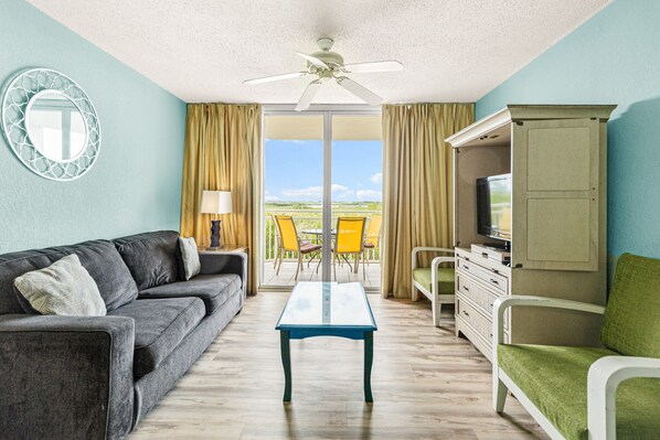 TV - Sunrise Suites Condo with Views, Pool, Hot Tub - Dogs Welcome (Key West)