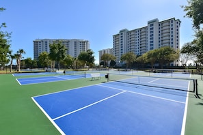 Sport court - Spacious Beachfront Condo w/Beach Service Included & Onsite Restaurant in Destin (Destin)
