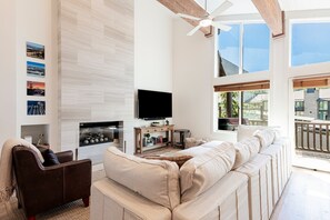 TV, peis, videospill og stereoanlegg