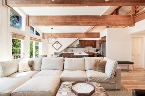 TV, peis, videospill og stereoanlegg