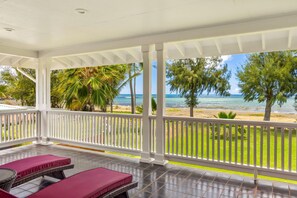 Property grounds - Kai Nalu, Spacious, Beachfront Home (Waimea)
